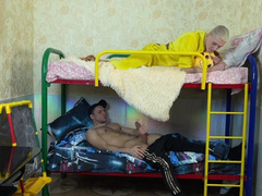 Старший выебал молодого в детской своим большим членом